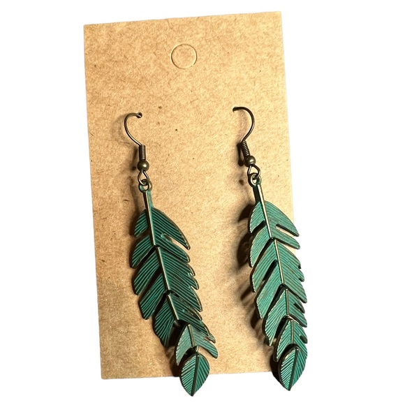 2/$12 - Brand New Green Drop Leaf Dangle Earrings - Picture 1 of 2